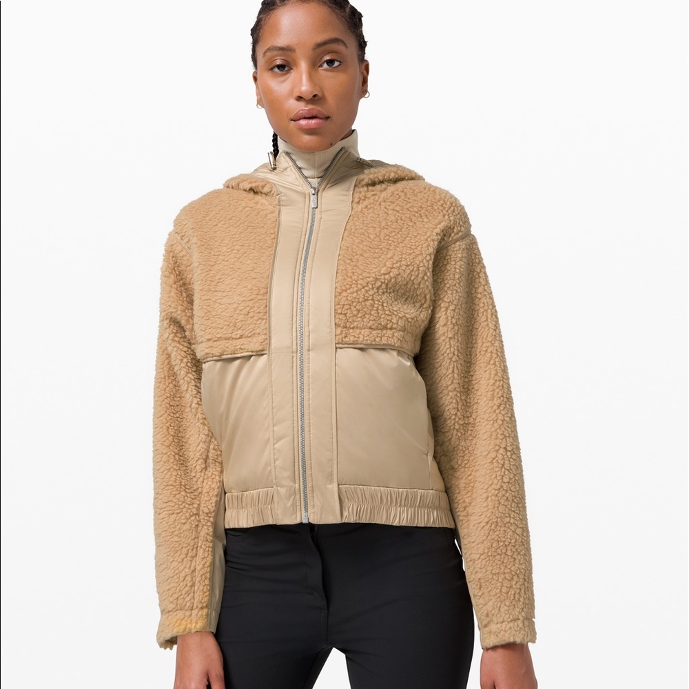 Lululemon brand new never worn Sherpa & shine sz 6